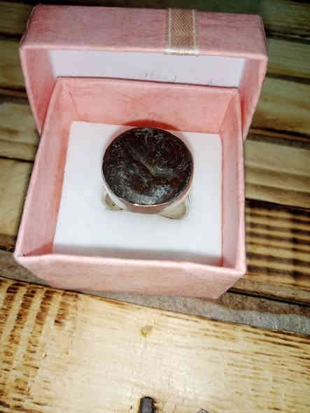 خاتم متوج بحجر الهبهاب صياغة يدوية بسعر ٣٥ ألف دينار قياس ٢٤ على ٢٥ تواصل خاص واتساب ***********
