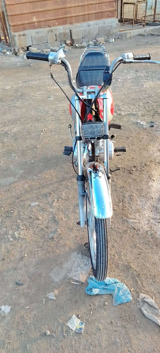 السلام عليكم دراجه للبيع بدون مكينه مفتوحه مكفولة عشائرين السعر ٥٠٠بيه مجال بصيط   طريق المجر قرب مطعم الطواحين


**إذا كنت صاحب هذا الإعلان وتريد حذفه لأي سبب، رجاءا أرسل رسالة إلى الدعم الفني**