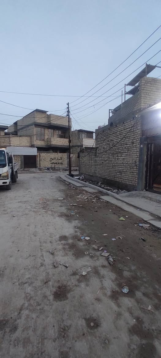 سلام عليكم توفر عندي  زراعي مكاتبه فقط بيت مساحه 100متر --جبها 4--نزال --25-- طابق ونص --بي غرفتين منطقه كامله  كل الخدمات مي مجاري كهرباء ماعده تبليط قريب موقع البيت البلديات الضباط خلف الصحفيين قرب مدرسه زين القوس منطقه حي الامير فرع 10متار البيت صاير بصف ركن الاستفسار اكثر ***********رد واتساب ماسنجر
