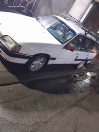 اوبل اوميكا موديل 1991 رقم بغداد انكليزي  السعر 28/ 07702981904