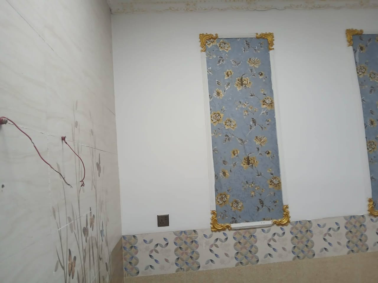 السلام عليكم
دار للبيع مساحة 100م 
يحتوي على طابق ونص كراج + استقبال+ حولي+ غرفه نوم+ صحيات داخلي وخارجي + سطح. 
سند اصفر 
حي البساتين حي السلام 
من جهة القناة . 
أكثر استفسار اتصل🗣📲📞
***********
