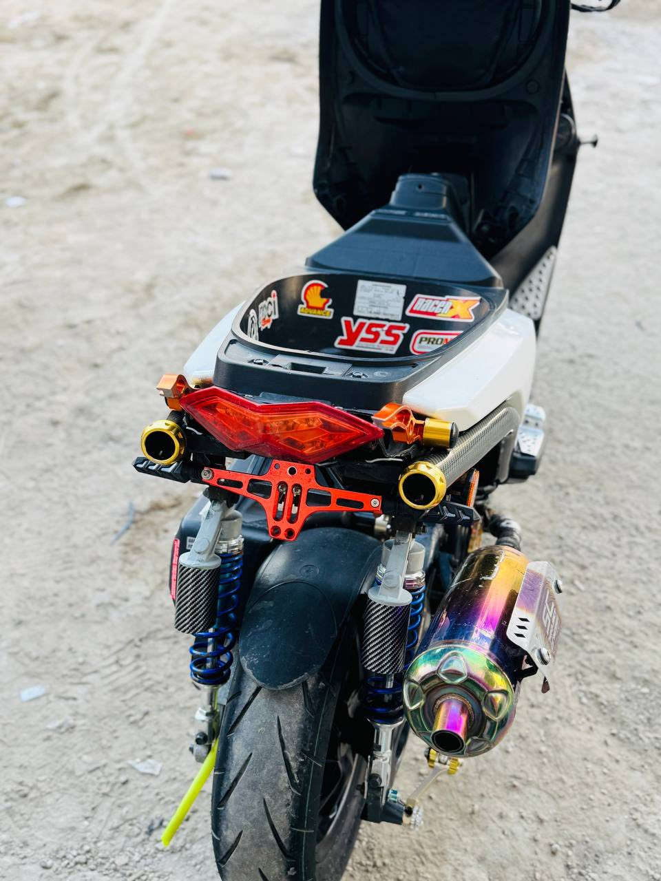 مكلف بلنشر مكفوله للبيع ‭٠٧٧١ ٩٥٩ ١٤٣٦‬
