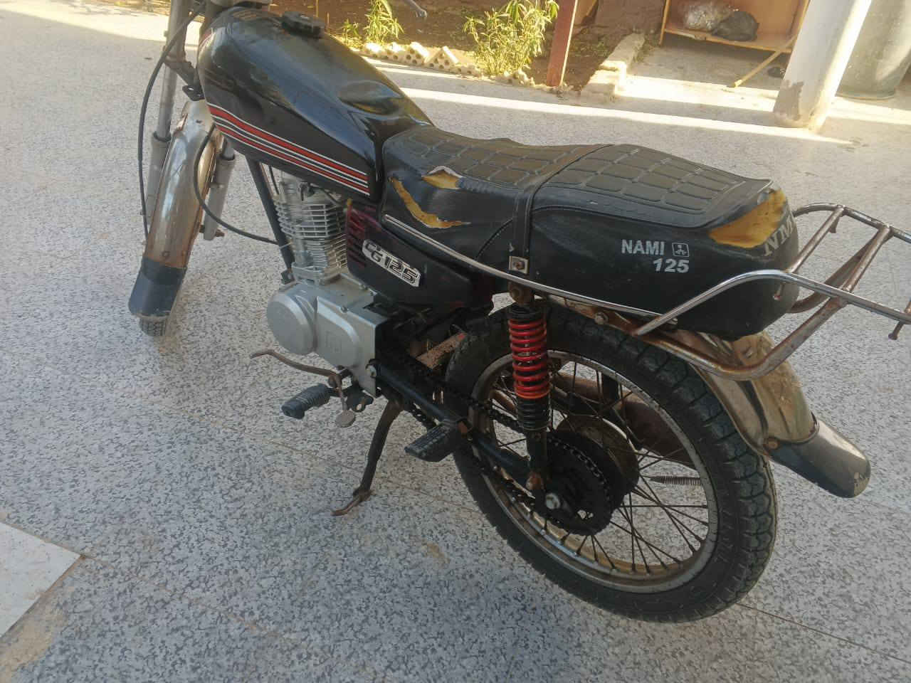 متاح دراجة ايراني أدوات مجفتة مرة وحدة دراجة نضيفه وشلعتهة حلوة السعر 400 وبيهة مجال هاذا رقم راعيها *********** مكاني الكرنة بنهر الباشة
