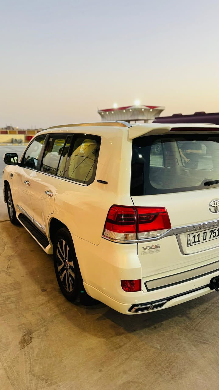 تويوتا لاندكروز بليته وسنويه 18
فول مواصفات VXS 2018 محرك V8 حجم 5.7 

رقم بغداد مميز 

السيارة بأسمي تحويل ثاني يوم 
سنويه جديده لـ 2030 
  
رجاء الشراي يتصل فقط واتشرف بالجميع 
 ✅   للبيع اول للمراوس 

جديدة بمعنى الكلمة كفاله فقط مقدار شبر بخ بسيط في داير الجاملغ الخلفي الايمن

 استخدام عل ايد وحده من تاريخ شراءها للان
فول الفول للاخير 
ترايه كأنما صفر شركة بلا مبالغة 
5 كامرات متحركة جلد . فتحة . حساسات جوانب . حساسات امامي خلفي . جكات صعود ونزول . كشنات تبريد خزن وكهرباء . بصمات ابواب وتشغيل عن بعد
. شاشات ٣ . شاحن واير ليس . 
وبعد كثير مواصفات ماتنعد 
عداد السرعه  260 

ماشيه (( 145 ))كم حقيقي وشرط الفحص 
داخل وخارج السياره جديدة 
محرك و كير كفاله بشرط الفحص 

ملاحظه: السياره مبدل بيها شباج امامي ولحيه مال موديل 21 ومالاتها القديمات موجودات عندي 

للاستفسار الاتصال على ***********
