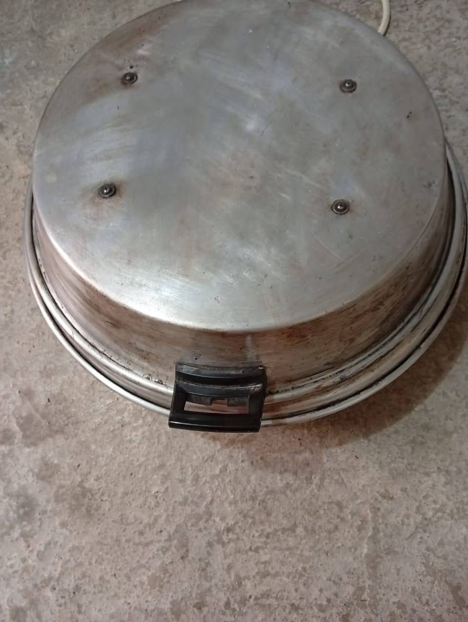 تنور كهرباء لبيع مستخدم مرتين  سعره 25 وبي مجال مكان جده باشه 
رقم الهاتف  ***********
