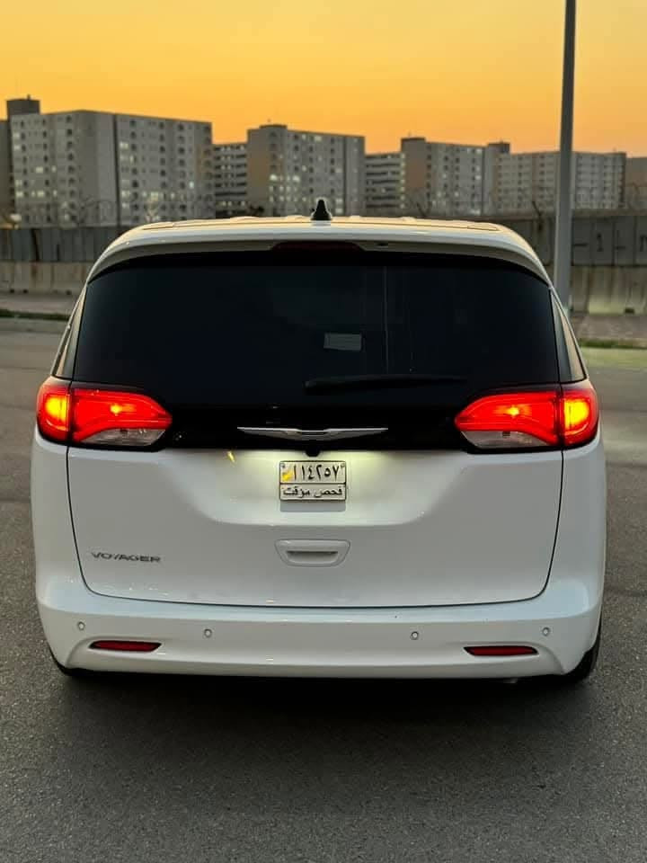 سعر مناسب وماشيه قليل حالها حال زيرو 

كرايسلر باسفيكا فيوجر لون  ابيض موديل ٢٠٢٤ مرقم بغداد كامل

وارد امريكي  صبغ بنيد فقط بدون تبديل والسونار موجود ضمن الصور 

الرقم بغداد خصوصي

ماشيه :15 ميل

المواصفات 

▪️ محرك 6 سلندر 3600

▪️لايتات زينون عالي وناصي مع حاجب LED مع كشافات دعامية زينون

▪️ حساسات خلفي 

▪️ حساسات الاجتياز الجانبية 

▪️ كشافات دعامية اصل 

▪️ بصمة باب وبصمة تشغيل وتشغيل عن بعد 

▪️كشن ذاكرة (خزن ميموري) لكرسي السائق

▪️ طقم ويل حجم 18 مع طقم تاير بحالة ممتازة 

▪️ كاميرا خلفية دوارة مع الستيرن 

▪️ باب جنطة كهربائي شفط 

▪️ ابواب جانبية كهربائية مع بردات اصلية 

▪️ غرفة السيارة مخمل

▪️ تحكم كهربائي متكامل لمقاعد المقدمة 

▪️ شاشة دشبول كبيرة لمجموعة من الايعازات 

▪️ السيارة 7 راكب مع 3 قطع تبريد 

السعر 250 وبيها مجال بسيط

مكان السيارة كربلاء

 واتساب + اتصال 

***********

***********

