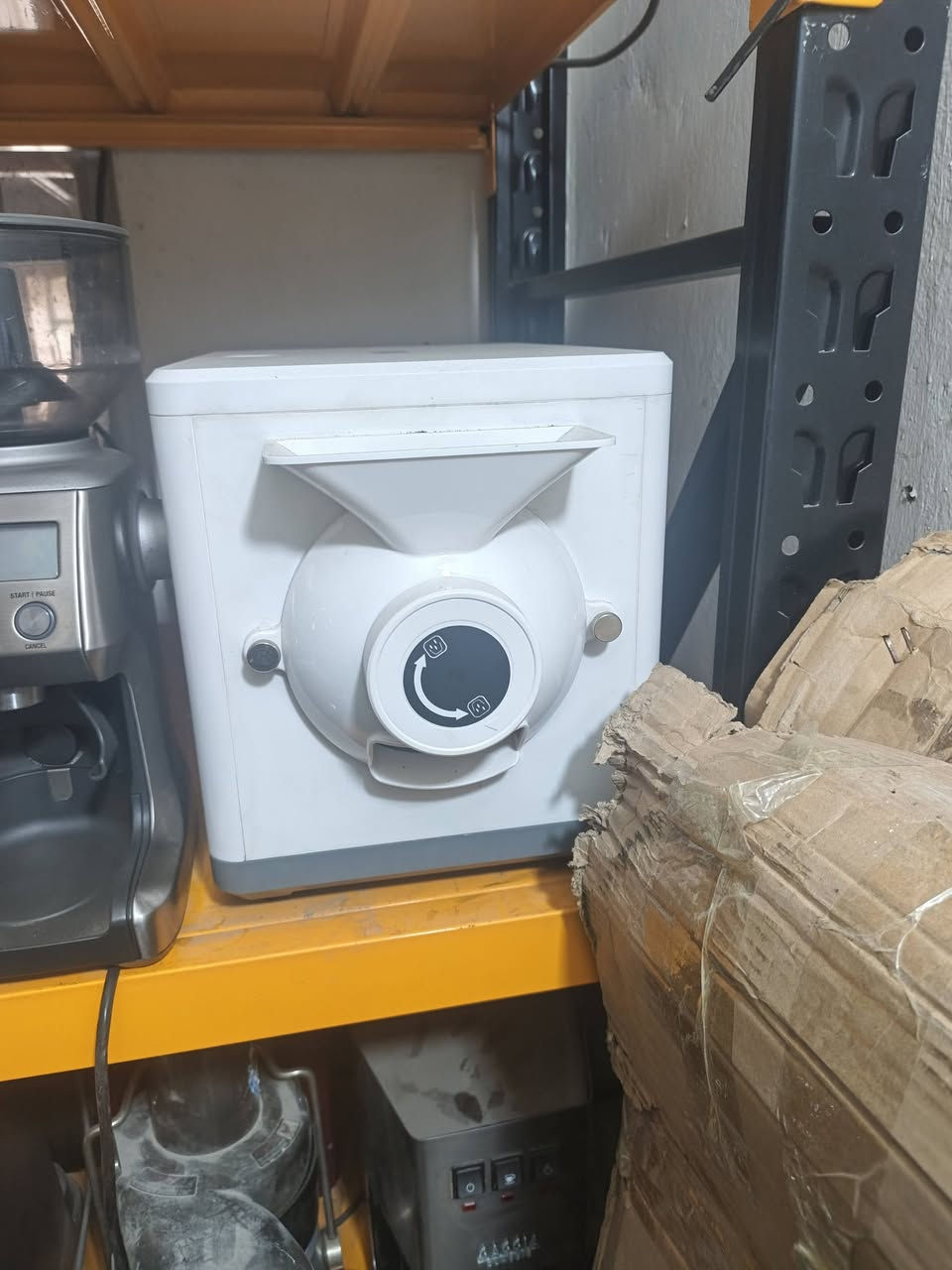 متوفر مكائن قهوة مستعمل نضيف تواصل ***********
