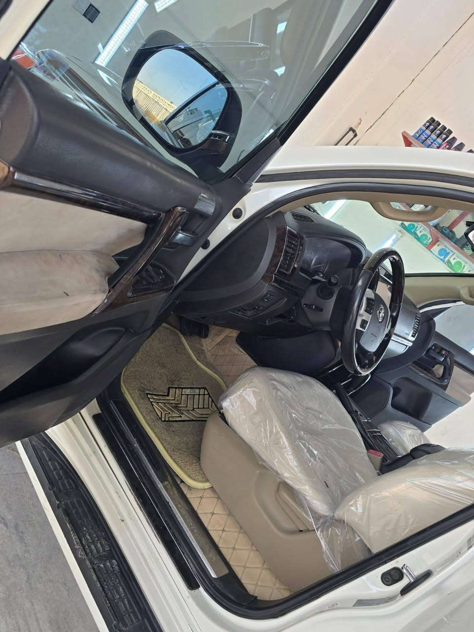 لاندكروز 2010 محدثه 2014 مكفوله گص وعشائر وأنتربول فول مواصفات فتحه مشموله بالتسجيل السعر 165 وبيه مجال الاستفسار خاص
