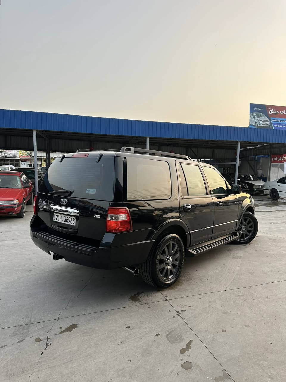 سلام عليكم
للبيع فقط 
اكسبديشن موديل ٢٠١٣ 
مواسفات xlt 
خليجى شركه نيفا كلين تايتل و ماشيه قليل
داخل بيجى كير اوتو ماتيك سلايد و ٣ مقاعد و مركزى دبل اكسل سياره كلين تايتل مكفوله من كل شى 
حتى دعاميات 
لا سبغ بدون تعديل او تبديل 

ماشى ٩٨ الف مايل ١٣٩ الف كيلو 
محرك ٥.٤ لتر ٨ سلندر 
ابشرط ما مفتوح 
سياره كلش جديد 
تخم تايرات و ياله جديده صدر امامى خلفى كل جديد نقص برغى مابيه 
تبريد و تدفه شغال 
سنوى و ارقام جديد 
شرط تحويل و غرامه نفس اليوم 
سعره ١٥٥ و بيها مجال 
***********
رقمها و عنوانى سليمانيه
