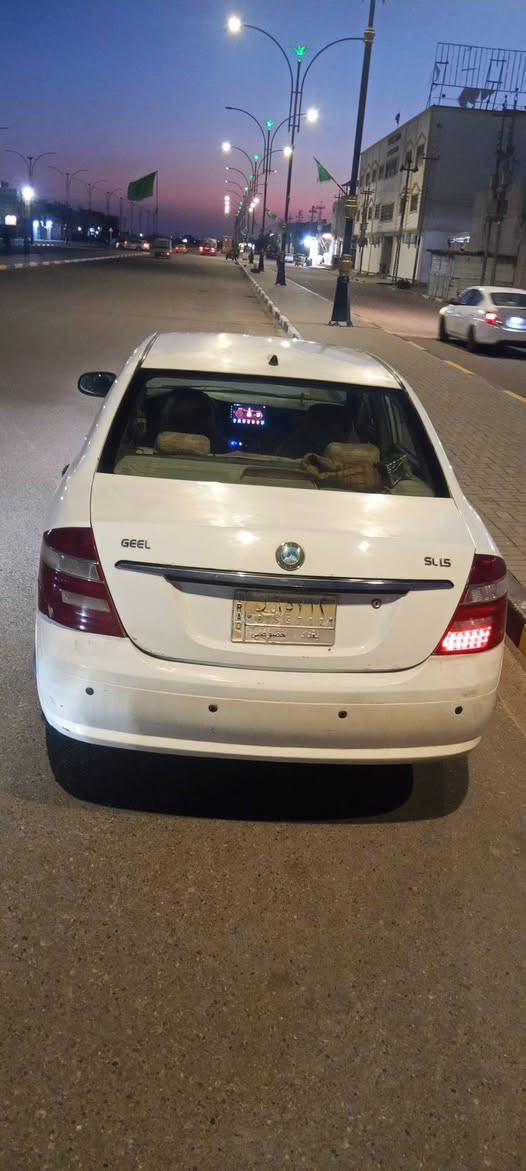 السلام عليكم جيلي موبل موديل 12سياره مكفوله من ضربه ولصبغ والتبديل رقم بغداد مكينة تبخير كير عادي تبريد شغال سياره حلوه فقط بس مكينه تبخر راعيهه ايريد تحويل  السعر 40 وبيهه مجال مكاني البصره رقم ***********
