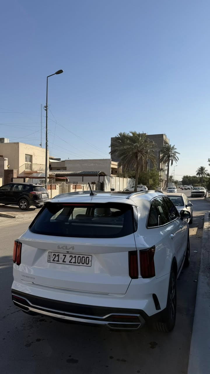السلام عليكم سورنتو 2023 خليجي فول فول مواصفات 
سيارة ٤ سلندر وكاله شركة نم فول مواصفات 
بانوراما 
بصمة
تشغيل عن بعد
كراسي كهرباء 
اضائة محيطية متغير 
هاند بريك اوتو 
اوتو هولد 
حساسات امامي خلفي 
صندوك كهرباء شفط 
لايت عدسات 
داخل بيانو 
درايف مود ٥ وضعبات 
ماشيه ٨٩ الف كيلو 
تبريد منفصل 
تبربد لمس 
سيارة مكفولة بيها فقط بارد بسيط بين البابتين شي بسيط جدا  وللعلم الرقم مو وياها انطيك ياها برقم عادي 
مكانها بغداد اليرموك 
سعرها ٢٤ الف بيها مجال شي بسيط جدا 
***********
***********
