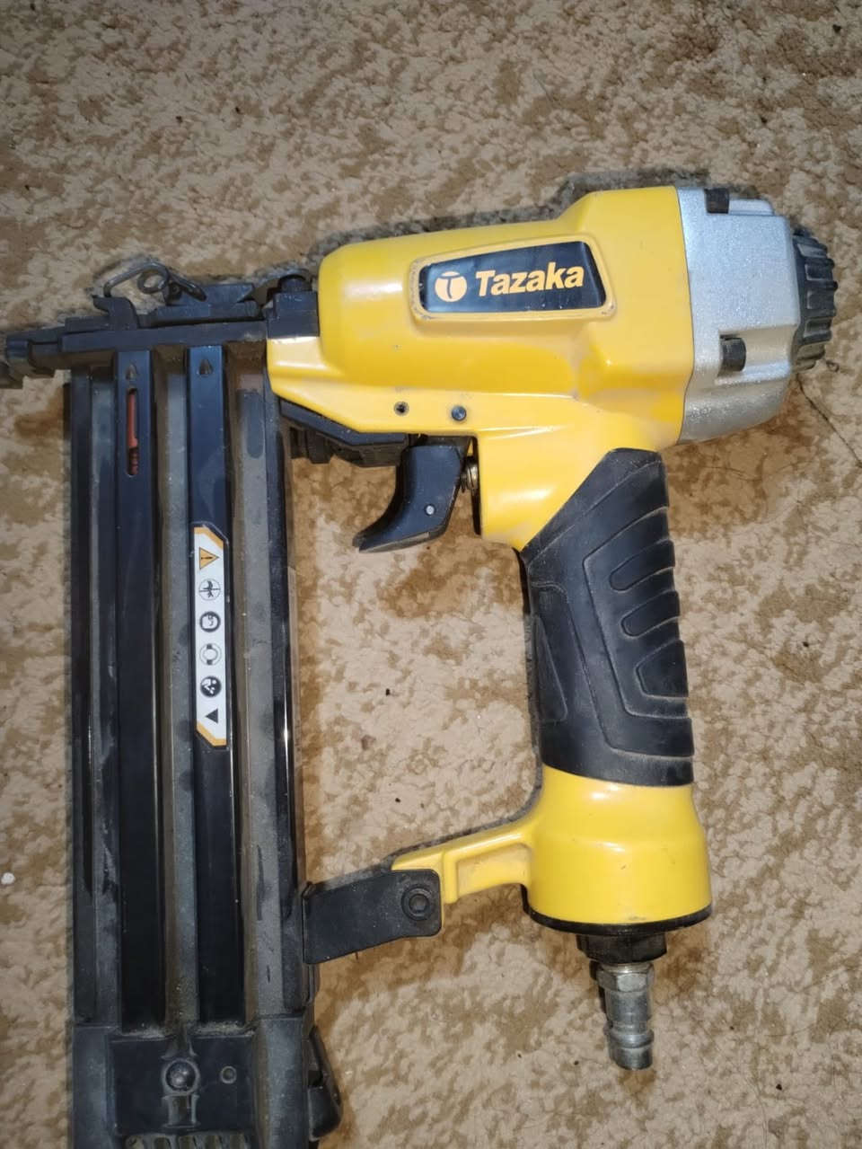 سلام عليكم كمبريسر مستخدم جداً قليل مال بيت يعني بعده جديد ويا يدات ثنين وحده بسمار والثانية كلبس سعرهن كلهن   175 بيهن مجال جداً بسيط مكاني بغداد الحسينية مال راشدية رقمي ***********
