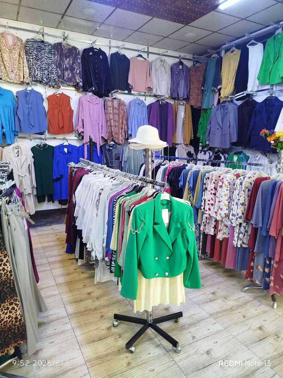 السلام عليكم 
قوط نسائيه ماركة كوين 
بضاعة مجمع كال للبيع تحتوي على 
بناطير كيلوت وبوي قماش وجينز تركي 
قمصان تركي 
فساتين وثياب نسائي وكباري 
سوتات نسائي واطفال 
تنورات مختلفه الموديلات 
بشتات 
ملابس اطفال 
تراكات نسائي واطفال 
دشاديش مصري واصيني وتركي 
ملابس داخليه وسيتات نوم 
جنط نسائيه حجم صغير 
بناطير اطفال ولادي وبناتي
شالات وربطات 
مواد تجميل وعطور ومعطرات


**إذا كنت صاحب هذا الإعلان وتريد حذفه لأي سبب، رجاءا أرسل رسالة إلى الدعم الفني**
