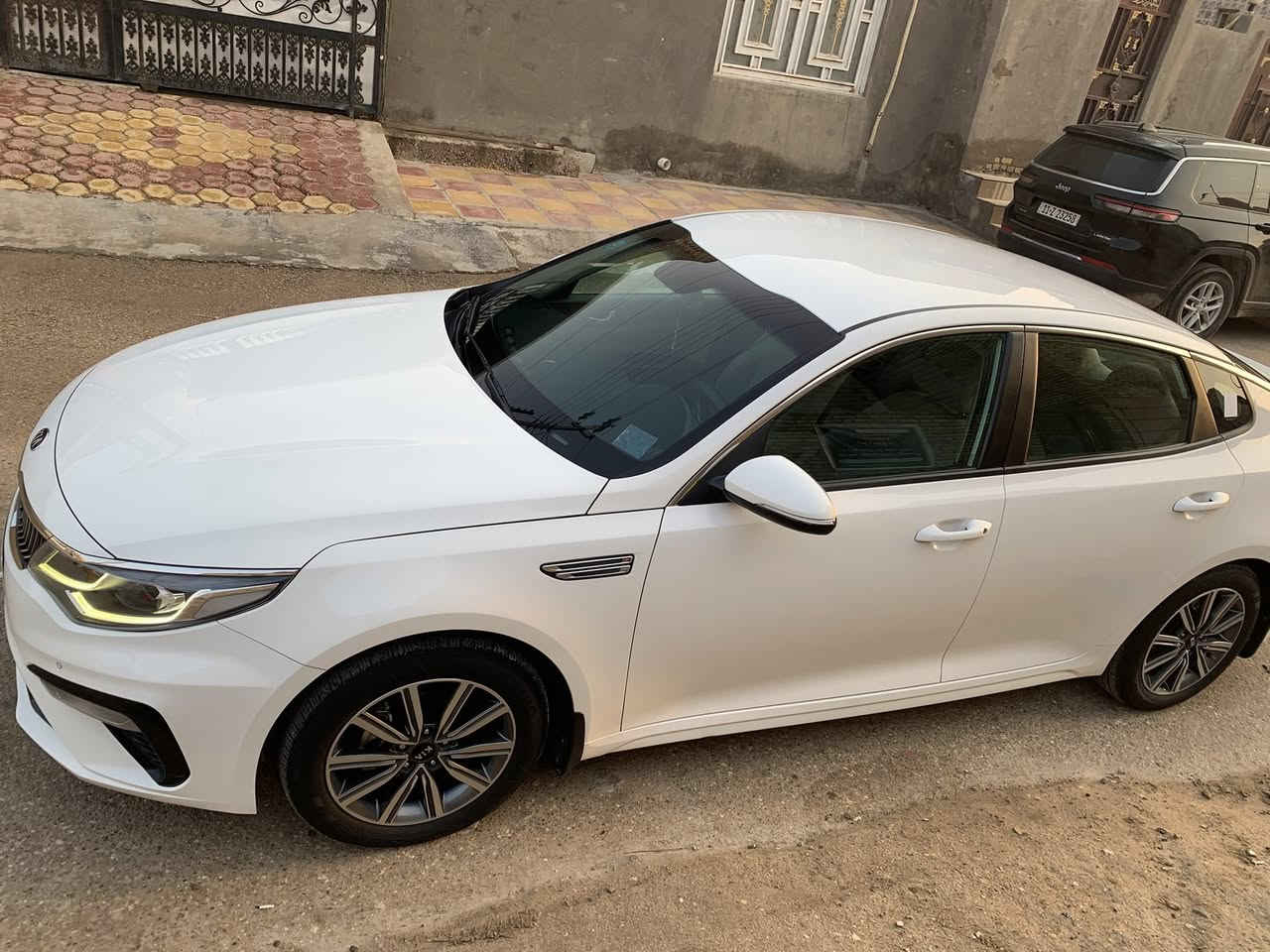 السلام عليكم // سيارة للبيع نوع كيا اوبتما خليجي لون ابيض موديل 2020 رقم بغداد باسمي مشروع وطني رقم جديد مداور ثاني يوم محرك 2400 ماشية 60 مكفول كفالة عام سويج ٣ وضعيات قيادة شفتات استيرن ٤ اطارات جديدة جدا نوع كومهو كوري الاصلي اسبير الشركة الأصلي للاستفسار الاتصال على *********** يوجد وتساب
