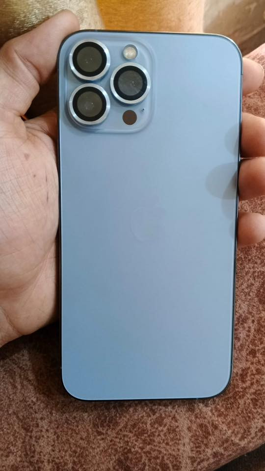 السلام عليكم ايفون ١٣ بروً ماكس ذاكره ٢٥٦ لون بحري مبدل شاشه اصليه تقراء اصليه مبدل كامرات بس احلا من الأصليات بطاريه بلاديه ٧٩ شحنه يخبل السعر ٥٥٠ بي مجال حك الجيه ‭٠٧٧١ ٩١٥ ٠٩٨٦‬
