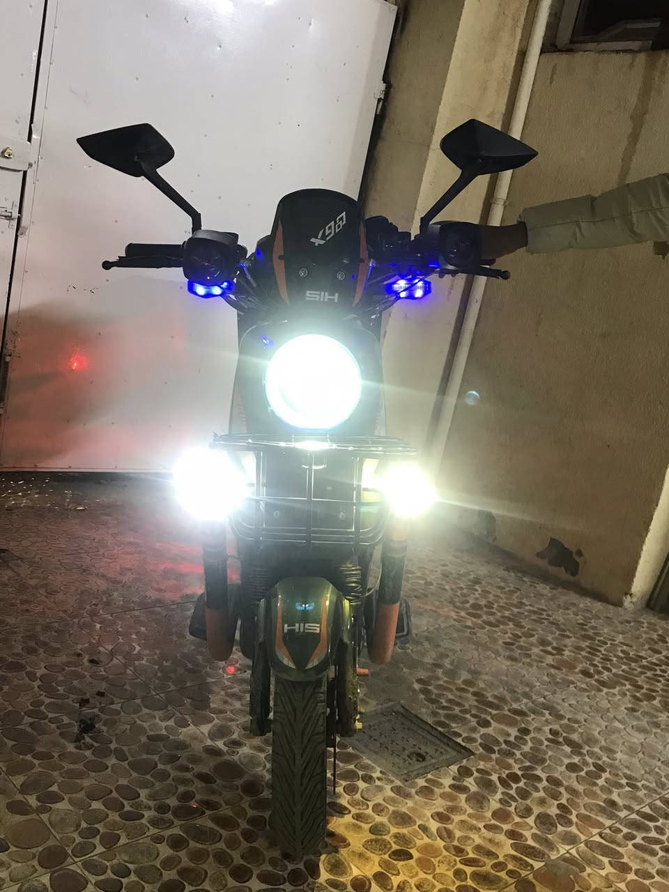 سلام عليكم دراجة شحن x900لبيع كلشي ما بيهة ولا ناقصهة و خمس بطاريات و مكاني ديالى الخالص  السعر 550 و بيهةمجال كلش و التواصل ***********
