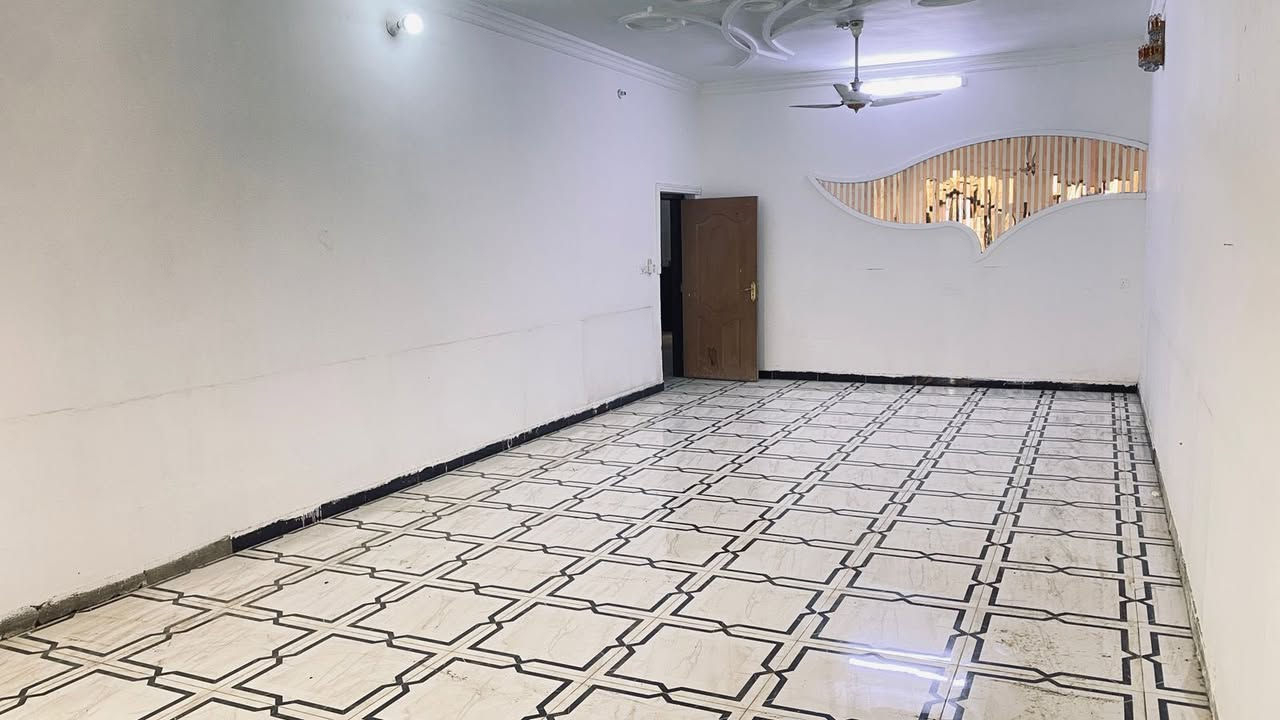 بسم الله الرحمن الرحيم 
🔴بيت للإيجار مقابل سيطرة الموضفين 
🔴عل شارع العام 
🔴سعر يجار مليون ونص 
🔴للاستفسار مراجعة 
🔴مكتب فلاح الزوبعي ***********
🔴خميس الحلبوسي ‭0790 175 6332‬
📍الفلوجه مقابل مجمع الشفاء
