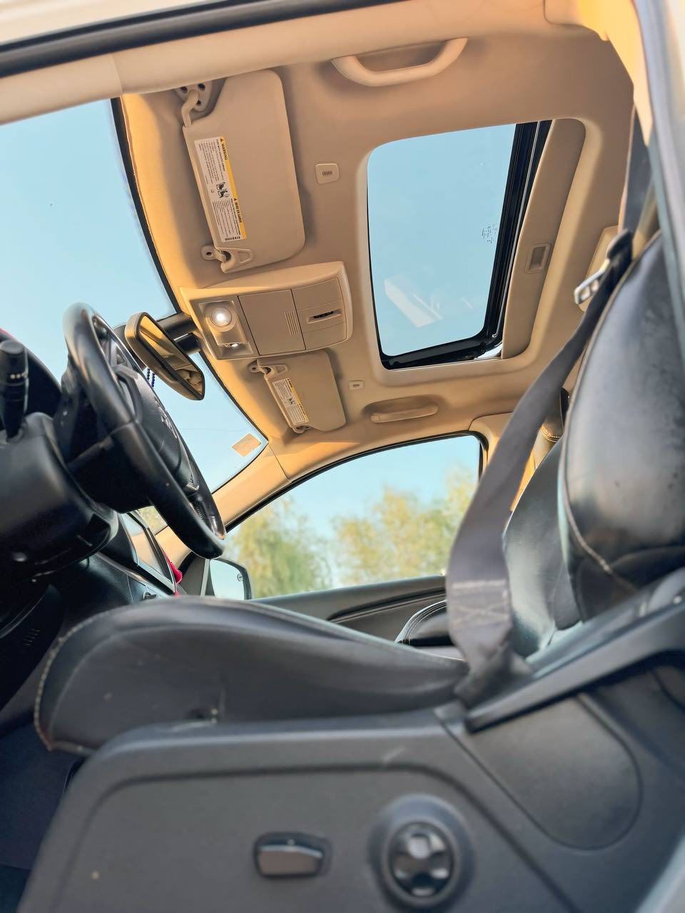 السلام عليكم 
دوج جورني  موديل 2020 
اللون ابيض 
فئة كروز رود (فول مواصفات) 
مكينه اربعه سلندر 2400 (vvt) 
سبعه راكب - ثلاث قطع تبريد - بصمة تشغيل + ابواب - كشنات جلد - حساسات -كامره خلفيه - شاشه كبيره - فتحت سقف تفتح جهتين- مخابئ سريه عدد2 وباقي المواصفات المعروفه  السياره رقمها جديد الانكليزي تكدر تداورها باي محافظه 
صور السونار موجوده بالمنشور
السعر 135 وبي مجال 
المكان بابل-حله -شارع ٨٠ 
للئستفسار اكثر 
***********     متوفر واتساب
