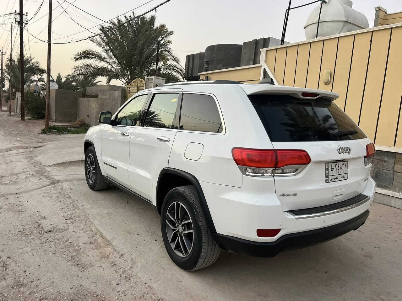 السلام عليكم للبيع جيب موديل 2018 رقم بغداد مواصفاته فتحه فوريل جنطه كهرباء كشنات جلد بصمه حساسات … حادثها موجود بل سونار مرفق بل منشور  سعرها 210 وبيها مجال رقم الهاتف ***********
