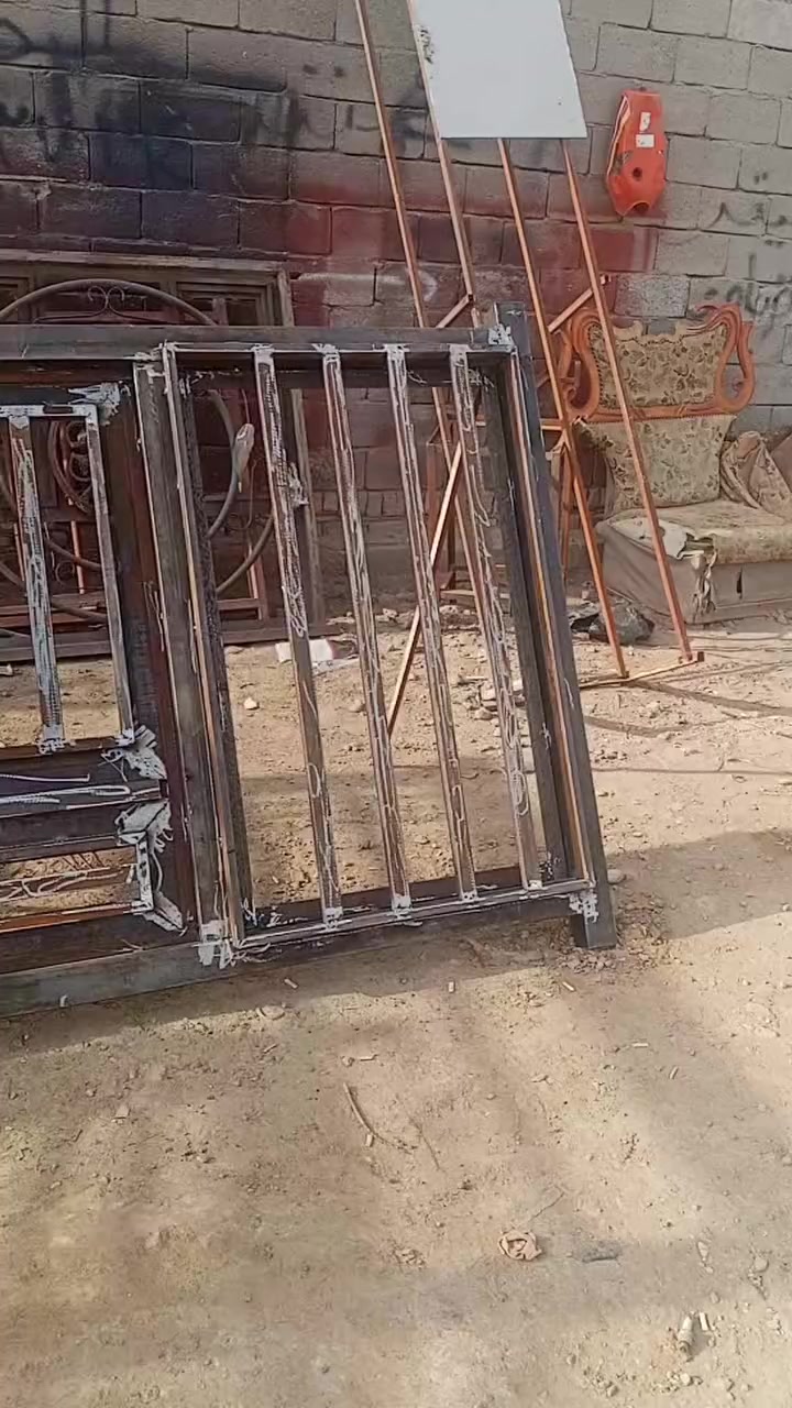 سلام عليكم معمل حداده تساهل شغل بواب وشبابيك وسقيف گيسبان وجينكو وبنسب أسعار شغل درجه وله شغل كله 2 ملم التواصل *********** بي واتساب
