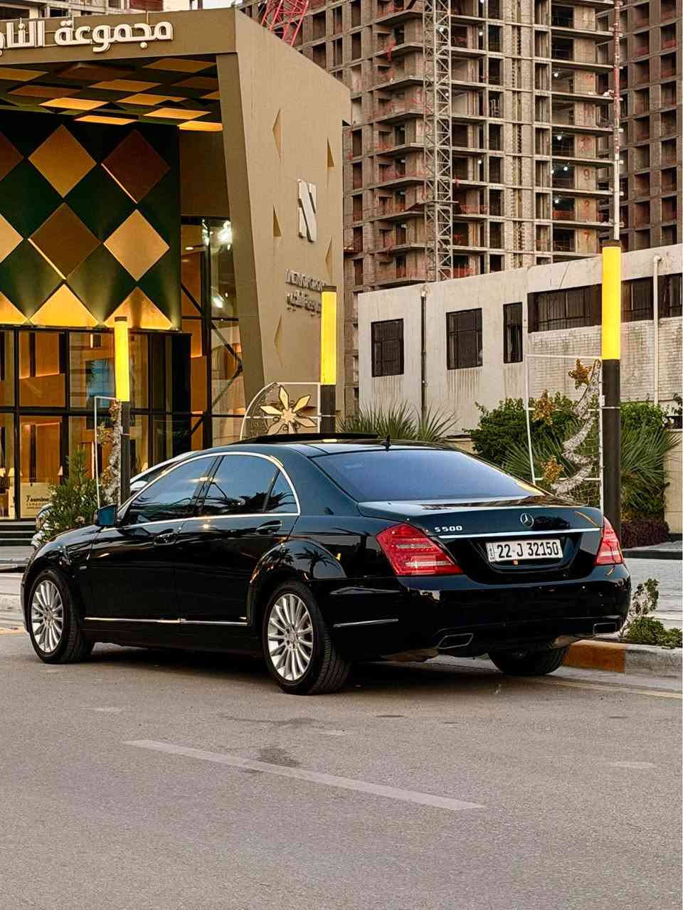 السلام عليكم 
للبيع مرسيدس S500 وارد خليجي BCM موديل 2011
محرك V8 تنفس طبيعي
فول 1/1 اعلى فئة VIP
باب طويل السياره جديده ومتقارن بالباقيات مغلفه ppf وبيه كتاب تظليل مال اربيل الى شهر 12 شغال باسم صديقي 
تحويل ثاني يوم فحص وهزه جديد
قطعه 1 صبغ(بسبب شخط)
جاملغ خلفي فقط الباقي مكفول وكير ومحرك مكفوله 
ماشيه 135 الف كيلو حقيقي والسيارة جديدة لوك احلى من الصور 
مواصفات بانوراما بصمه ناضور ابوب شفط جنطه كهرباء كاميرا 4كشنات مومري وكهرباء ومساج  طالولات خلفيه شاشات خلفيه 5بردات سيدي جنجر سستم صوت هارمن كاردن تحكم ستير كامل وستيرن كهرباء تلفون خلفي مع ريموت عدد 2 للشاشات  
كشن السائق داينمات لايت دينماك حساسات اماميه خلفيه وبعد بيه هوايه مواصفات للبيع رايده(230)$
 وبيه مجال بسيط للشراي مكانه اليرموك 4شوارع او مجمع الايادي *********** بغداد, العراق
