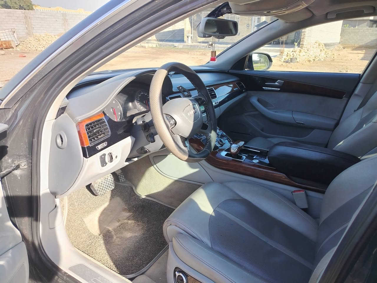 اودي ٢٠١٣ خليجي A8 300بوب شفط  ٦بصمه بردات كهرباء
جوبلسات ثلاجه فتحه شحن ع طاقه الشمسيه مكينه ٦ سوبر 
كشن مساج تدفئه وتبريد
مواصفات فول  رقم انكليزي بغداد
بيها شخط بالعراق بالباب نصه والجاملغ بدون معجون
وبعد مواصفات هواي
مكاني التاجي *********** واتساب
*********** قيم بحق الله
بيع او مراوس بكوري
