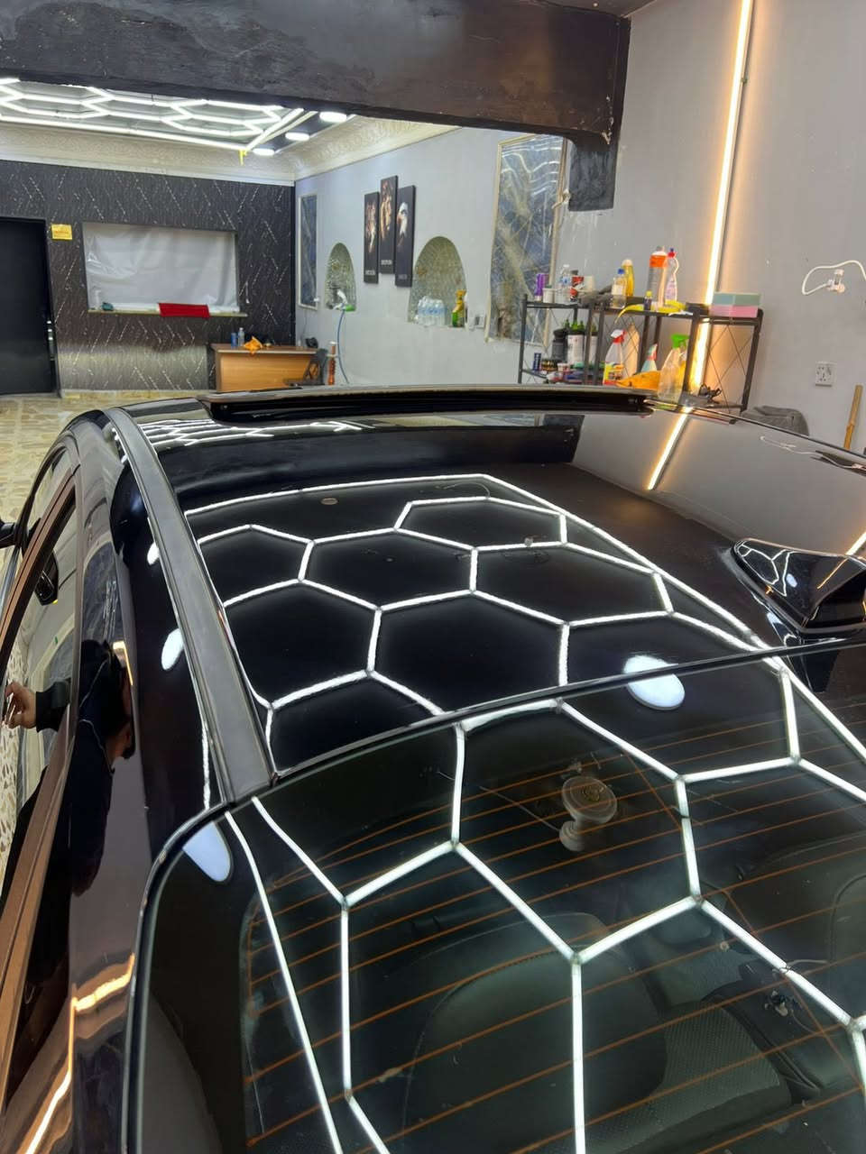 سلام عليكم الانتره موديل 2023
اللون :اسود 

حادث البنيد ربعه فقط 
ليبل واحد وصور الحادث موجوده ويه الصور 

المواصفات :- 

1 - محرك HEV1600 أربعة سلندر 

2 -كاميرا خلفية دوارة 

3 - شاشة كبيرة  ( جي بي اس ) 

4- ماشيه44الف ميل

5- لايت زنون 3 عدسات 

‏6- Android auto & Apple car play

7- منافذ USB أمامي

8-سستم صوت متكامل 12 سماعة (bose) 

9- تحكم ستيرن جهتين

11 - بصمة باب لمس + بصمة تشغيل عن البعد

12 - رادار  أمامي ( توكف من وحده اذا شي كدامه ) 

13- كشنات  جلد &تبريد وتدفئة الأمامية والستيرن تدفئـة 

14 - أشارة بالمريا الجانبي

15- صندوق ذكي يفتح عند الأقتراب 

16- ويل كب رياضي 

18 - شاحن لاسلكي 

19 -أوتو هولد

20 -سايد بريك بصمة 

21-ثلاث أنظمة قيادة

22-حساس امامي خلفي

23-تبريد بيانو

24-نظام خروج الآمن عند فتح الأبواب لتفادي مرور السيارات قرب الأبواب الجانبية 

25-نظام محافظة على المسار 

26-كشنات جلد اسود 

27-فتحة سقف

28-أوتو بريك عند الرجوع إلى الخلف في حال وجود سيارة أو شخص  

29_ دمام امامي خلفي

30_كشنات تدفئه وتبريد +كشن سائق كهرباء + خزن ميموري 

وبيها بعد كومة مواصفات آخرى

الرقم :بغداد الدولي الجديد سياره بأسمي تحويل ثاني يوم 

السعر145وللشراي يجي ويدلل

العنوان:بغداد الشعب 

للأستفسار تلفون أو واتساب 
***********
