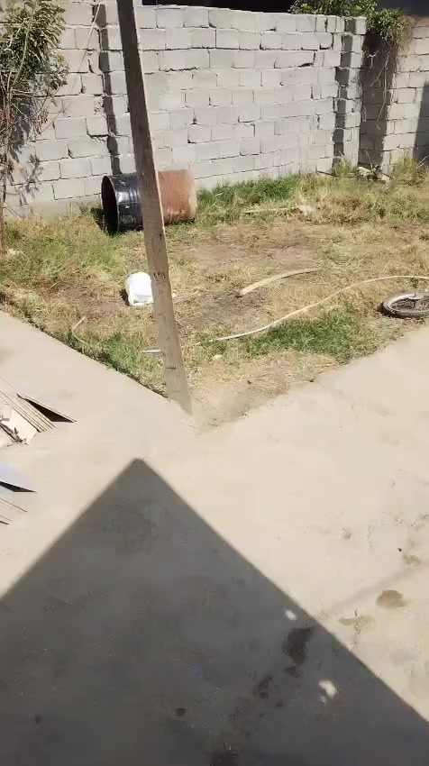 السلام عليكم بيت المساحه ٤٠٠ بناء جديد متكون من 
غرفتين ربعه ونص في خمسه ونص
صاله الطول ١٢ العرض ربعه ونص ومدخل صال  
مطبخ اربع في خمسه 
ستقبال سبعه في اربعه
بناء طابوك السكف صب كونكريت بناء جديد 
بلفيديو واضح الاستفسار
***********
