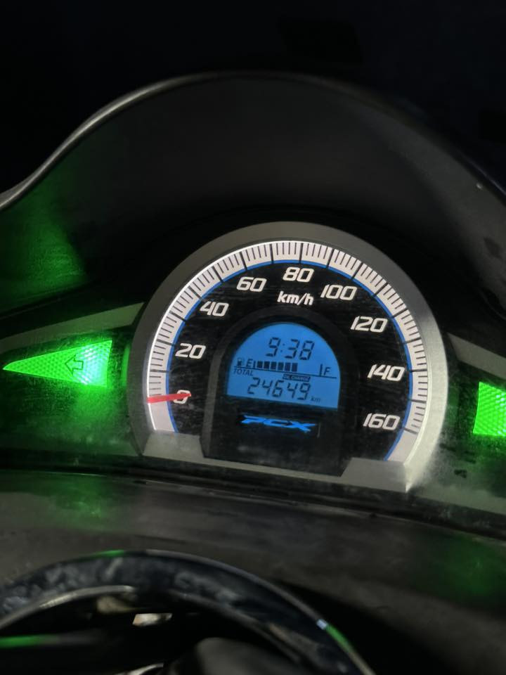 السلام عليكم
Pcx دراجه 

جيل الثاني ياباني مال رمبه 

مكينة 150 

للبيع ماشيه 24 حقيقي الدراجه شلعة معدل كهربائيات كلها شغاله دراجه جديده بلاديه اي نقص مابيها 

العنوان بغداد مدينة الصدر 

للاستفسار الاتصال على الرقم

***********
