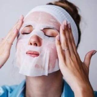 ويتدللون علينا الجميلات 🌸 

ماسك الكبسولة المضغوطة😍
هو عبارة عن كبسولة تتخلى بالماء تطلع قناع على شكل الوجه بالضبط   
بعدين أجيب الماسك و نخلي بالتونر الخاص …وهسة صار الماسك مشبع بالتونر ونخلي على الوجه لمدة ١٥ دقيقة  وبعدين نشيله ونخلي مرطب 
ينفع للبشرة الدهنية ؟  أكيد ينفع بس لازم التونر خاص للبشرة الدهنية 
شنو ممكن أستخدم بدل التونر ؟ مي الورد ينفع 
شنو الفائدة من ماسك التونر هذا ؟ 

أولا : الترطيب.  
 ثانيا : يخلي دهون البشرة تطلع برة مثل فكرة نخلط مي وزيت الزيت يصعد فوك 🌸
 ثالثا : يعالج مشاكل البشرة  مثل الحبوب والجفاف 🌸
رابعا : يعيد بناء الجلد بعد فترة من الإستخدام وهيج يخلص البشرة من آثار الحبوب والحفر 🌸
خامسا : يصغر مسام البشرة🌸
سادسا : لازم مواظبة لمدة شهر حتى نحصل على النتيجة🌸

زين الماسك المضغوط يستخدم بس ويه التونر ؟ أكيد لا... تكدرين تستخدمي ويه أي ماسك إنتي حابته مي رز ، جل الصبار أو سيرومات مثل فيتامين سي و هايرونك أسد تخلي كماسك.🌸
الكيس يحتوي على ٥٠ ماسك مضغوط🌸
سعر الكيس 8 الاف 
🚘 يوجد خدمة توصيل لجميع محافضات العراق 5لاف 🚘


**إذا كنت صاحب هذا الإعلان وتريد حذفه لأي سبب، رجاءا أرسل رسالة إلى الدعم الفني**