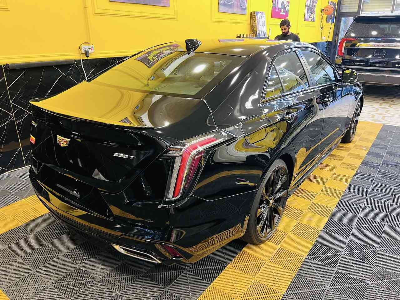 كاديلاك ct 4  2023 
فول مواصفات 
حادثه جاملغ امامي بدون دواخل راجع بارد PEDR 
بدون صبغ فقط تكحيل بصيط 
مرقمه رقم بصره السياره جاهزه مابيه نقص 
بيع مستعجل السعر 195 
للتواصل ***********
