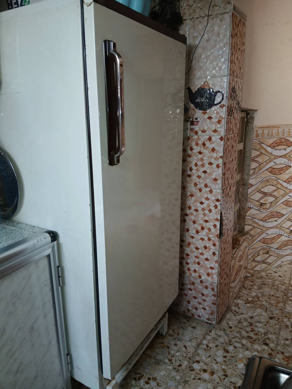 السلام عليكم ثلاجه نضيفه جدا 
مابيها اي شي تجميد فول تبريد فول 
كشرها فول 
سعرها ٨٠ وبيها مجال عنوان بغداد الدورة ابو دشير 
***********
