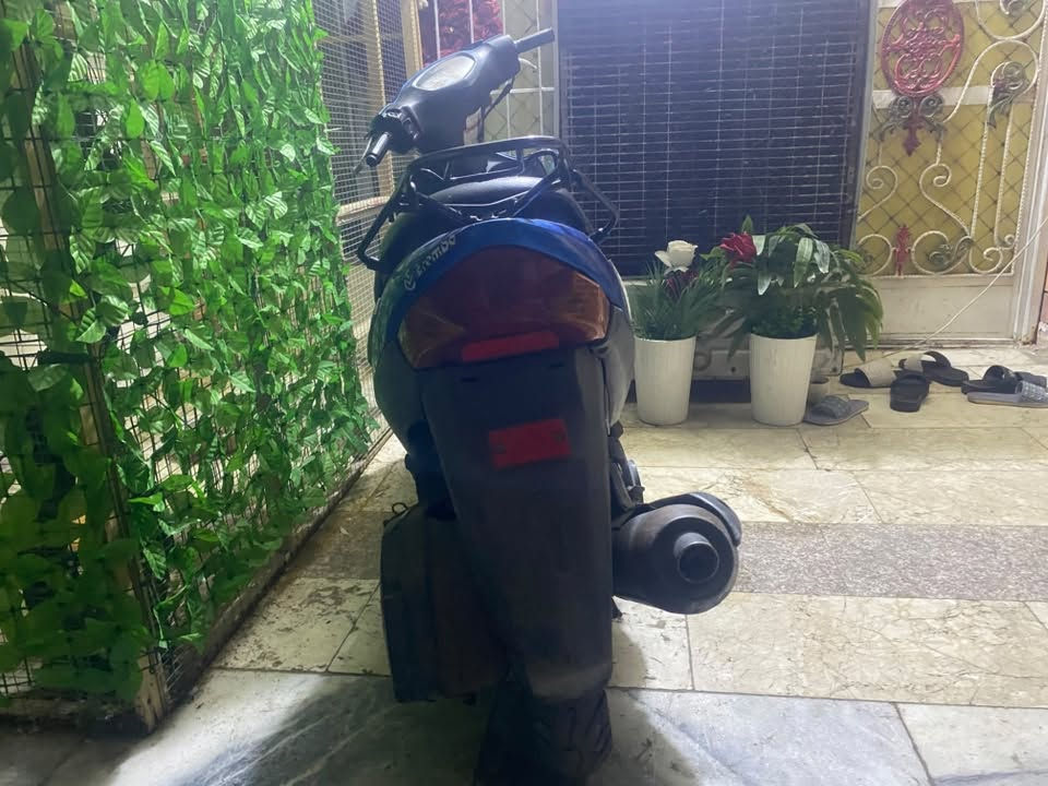 دراجه ادرس فالته بيها العرموطه والسلف شغال بس الشخاطه عاطله تاخذ الدراجه طافيه بس ابيعلك الدراجه شغاله ومثل الساعه من تشتغل سعرها 350
***********
