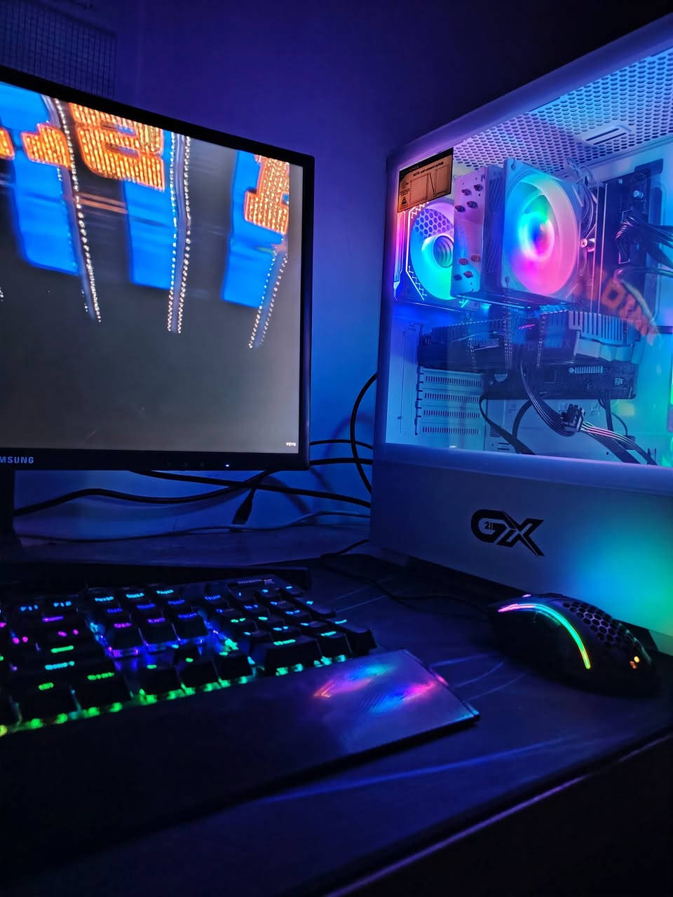 السلام عليكم شباب...
للبيع تجميعة ثلجية ❄️ 
جديدة كلش استعمال قليل جداً
مواصفات 
CPU Intel Core i5 11400f 
GPU RTX 2060 (ZOTAC) 
M.B Asrock H510 M.2
Ram 16gb 3200 mhz  (2x8) 
SSD 500gb Mercury
Psu 650w
 CPU Cooler Mass لون ابيض
Case GX-21 White

ملاحضات : الكرت حرارتة متعبر 71 ابداا تحت الضغط 
المعالج سرعة البوست مالته 4.3ghz
القطع كراتينهم موجودات وجديدات كلهم🤍
بـس الكيس للبيـع!!


**إذا كنت صاحب هذا الإعلان وتريد حذفه لأي سبب، رجاءا أرسل رسالة إلى الدعم الفني**