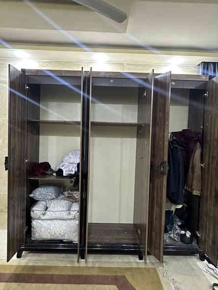 كنتور 6 باب mdf درجة اولى واخو الجديد استخدام كلش قليل 
ارتفاع 237
عرض 240
بيبان جكات
السعر 200 وبيه مجال بسيط

ميز تواليت السعر 100 وبيه مجال

العنوان كربلاء ***********
