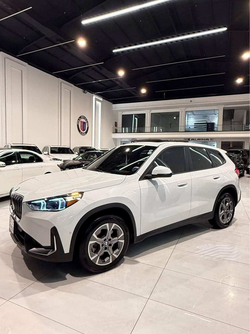 BMW X1 2024 Xdrive 28i Luxury Line Full Option 
عدد المسافات ٤ الف فقط میل ماشيه يعني زيروو 
مكينة: 20 توين توربو ✅
كفالة كير ومكينة كلها بشرط بلادي برغي ممفتوح بيها صاروخ ماشاء الله سيرفس كامل 
مواصفـات لكجري Luxury 
. داتا شـو (لاينر) + كيج (عداد) الكتروني
. فتحة سقف ) .
. رادار 360 درجة + رادار نقاط عمياء
. رادار تحديد مسار وخطوط شوارع
. كشنات هيتـر + خزن ميموري
٤ كاميرا ٣٦٠ درجه ) .
. تغيير الصوت وتغيير الاغاني عن طريق البعد (اشارة اصابع)
. ويل M 
. لايت اوتو عالي ناصي + ماسحات جام اوتو
. تشغيل عن بعد
. اوتو ستار + اوتو هولد 
. دشبول ليزري عدد الوان متغيرة
. صندوك كهربائي بصمة  + عن بعد
. سستم صوت سماعات هارمان كاردون
. مواصفات هواية متنعد ذكرت عدد منها
سيرفس كامل وتخم تایرات جدید كونتيتال شريكه و بيها فقط جاملغ صبغ امامي جهه سكن صبغ 
رقم اربيل  تحويل مباشر جاهزة من كل النواحي
السعر: 300$   💵 وبيها مجال شوية ومستحيل اكو اختها بهذا السعر على هيج نظافة ونصبة ماشاء الله

العنوان: اربيل 

 *********** ☎️
واتساب - اتصال أربيل, العراق
