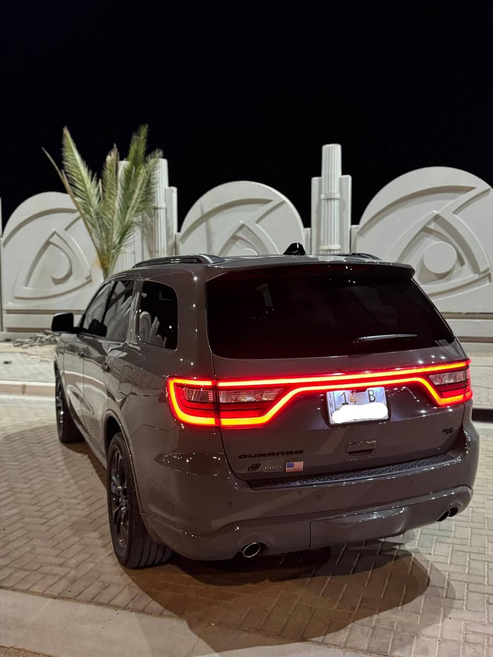 🔥 للبيع | دودج دورينكو RT Plus HEMI V8 🔥
😮‍💨🖤 موديل 2024 — سيارة هيبة وأداء

▪️ اللون: سمنتي صَدَفي ✨
▪️ الترقيم: بصرة شهداء / ترقيم جديد
▪️ الممشى: 12 ألف ميل فقط (تقريبًا 19 ألف كم)
▪️ المحرك: HEMI V8 5.7 🔥
▪️ وارد أمريكي 🇺🇸
▪️ السيارة على وضع الشركة ✨

🔧 تبديل:
بابين + جاملق + صفحة العبري

المواصفات:
✅ RT Plus
✅ نظام AWD فور ويل
✅ فتحة سقف
✅ بصمة تشغيل + بصمة أبواب
✅ كشنات جلد كهربائية خزن وضعيات
✅ تدفئة وتبريد للكشنات
✅ تدفئة كشنات خلفية + تدفئة ستيرن
✅ شاشة كبيرة + خرائط
✅ Apple CarPlay
✅ شفتات ستيرن
✅ ستيرن كهربائي
✅ تشغيل عن بعد
✅ صندوك كهربائي
✅ رادار أمامي + خلفي + نقطة عمياء
✅ حساسات خلفية
✅ وضعيات قيادة Sport / Eco
✅ مانع انزلاق
✅ تبريد 3 قطع ❄️
✅ لايتات LED زينون 💡
✅ AUX + Auto Stop

📍العنوان: البصرة

سيارة نظيفة جدًا ومرتبة
للي يريد القوة + الفخامة + صوت الهيمي 😮‍💨🔥
رقم شاصي : على الخاص💬

السعر 325 🔐 قفل
الاستفسار على الرقم : الهاتف ***********
