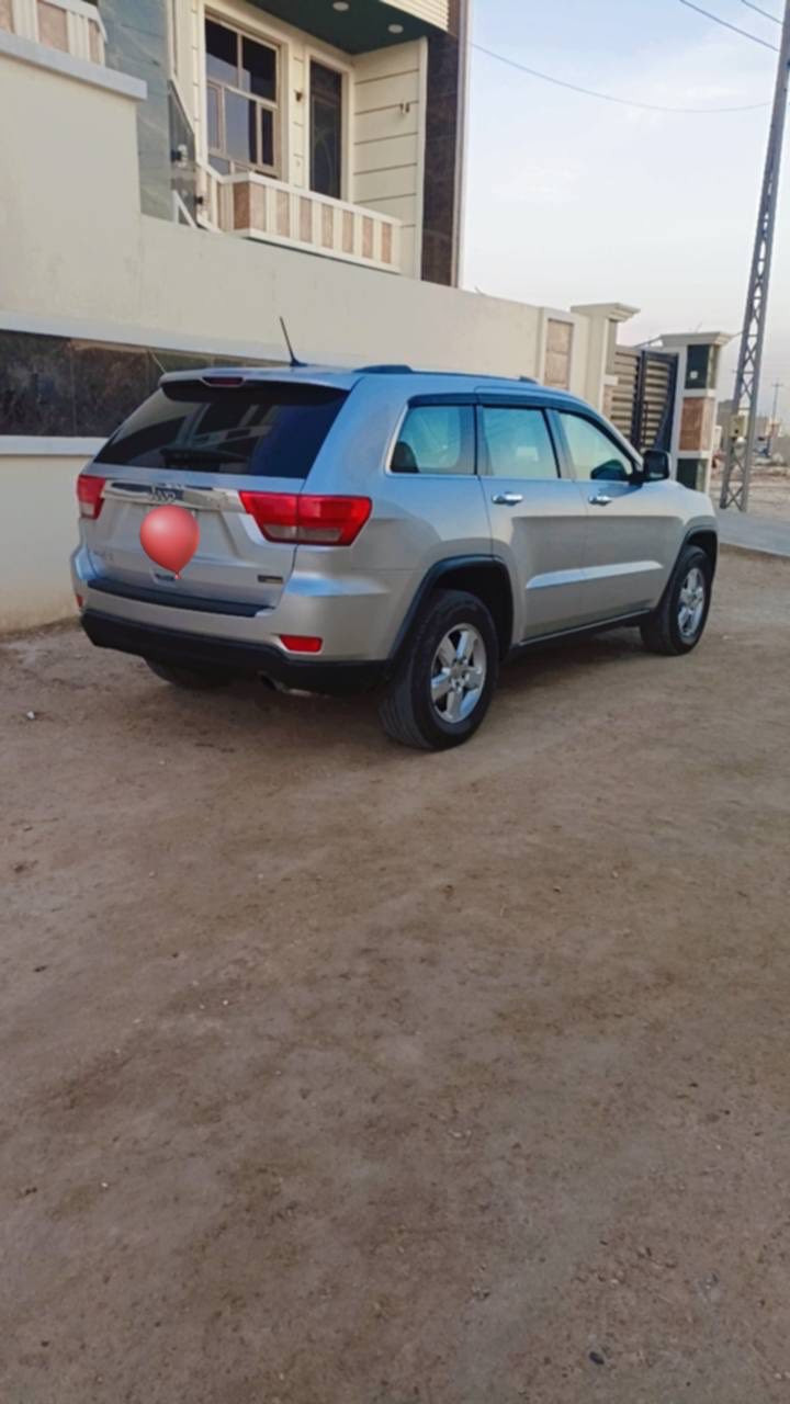 للبيع جيب لاريدو موديل 2011 كلين 
مكفوله من الحادث والصبغ من عده البارد 
سياره كلش جديده مكان السياره فلوجه 
  رقم بغداد 
هذه سونارها. 
***********
