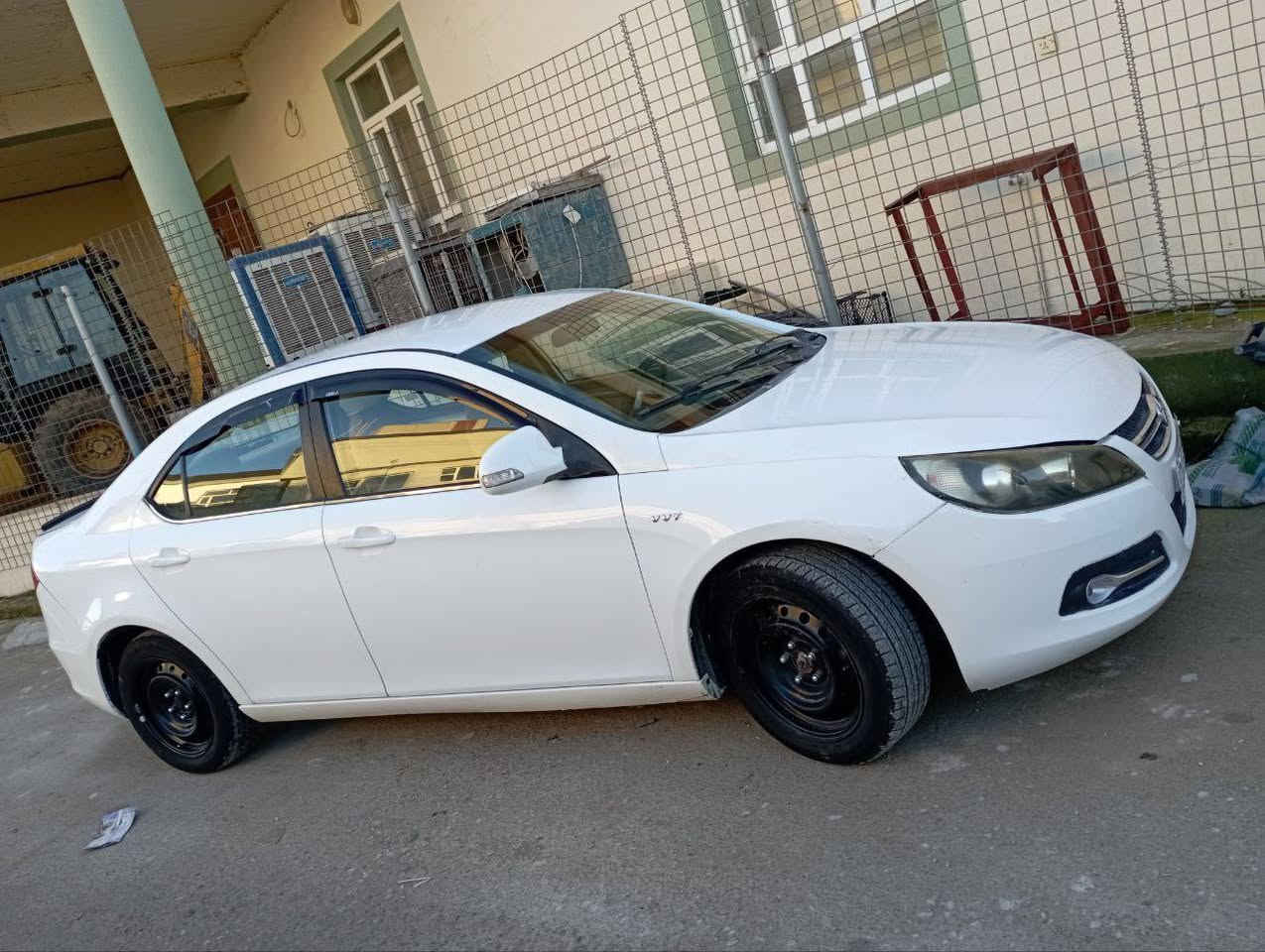 جاک   2012
مەکینە زنجیر 
گێڕ عادی 
تەبرید سارد گەرم لەسەر سویچ
چوارجام کارەبا
 پارچەک و چەن پەڵەیەکی بچوکی بۆینت بێ ناوگرتن
سەنەوی نوێیەو بەناوی خۆمە
ڕەسمی سۆنەرم داناوە
ژمارەی خاوەنی 
*********** رانية, السليمانية
