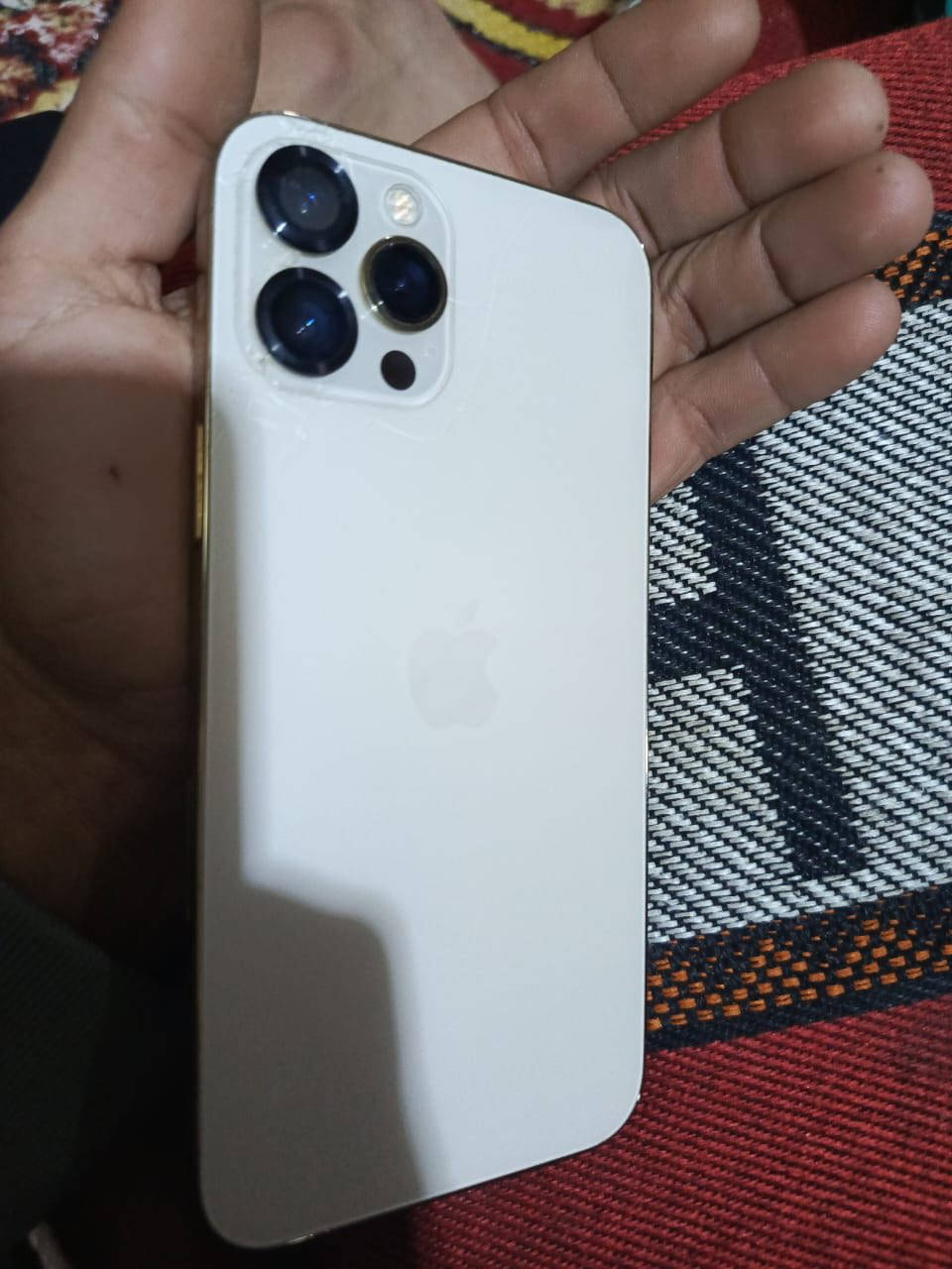 12 برو ماكس جهاز نظيف جدا مكفول من الفتح بطارية 86 ماكو صرف ذاكرة 256 الجهاز وتر بروف ظربة بظهر بسيطة ما مأثرة بشي مكاني ديالى *********** ويا 3 كفرات 🤣وشاحنة
