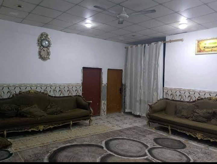 بيت للبيع مقابل شداد الفارس مساحه 400 5غرف وديوان ومطبخ حار وبارد وحمامات خارجيه وحمام داخلي سقف كونكريت وبي بير رتوازي واسئاله سعر 75وبي مجال


**إذا كنت صاحب هذا الإعلان وتريد حذفه لأي سبب، رجاءا أرسل رسالة إلى الدعم الفني**