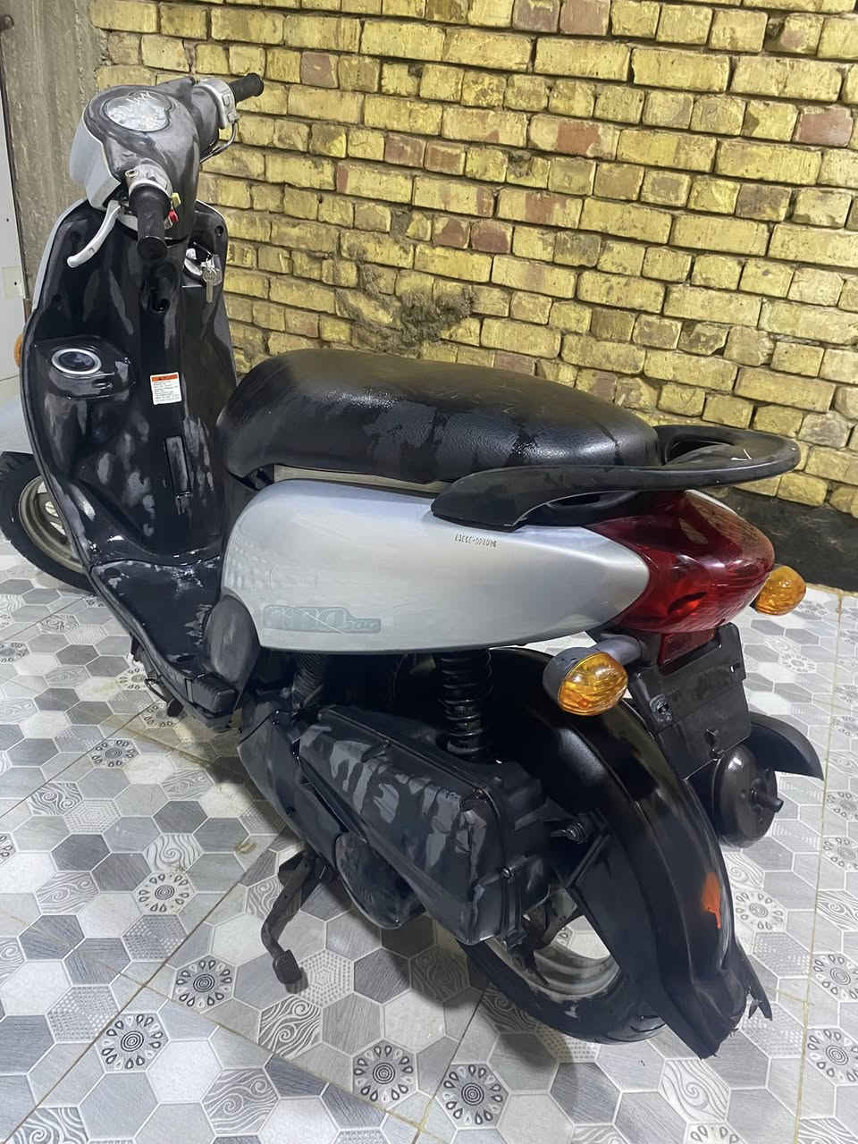 السلام عليكم شباب دراجه فله للبيع كلشي بيها بلادي وعالفحص سعرها ٩٠٠ وبيها مجال للشراي وهذا رقمي *********** مكاني ديوانية
