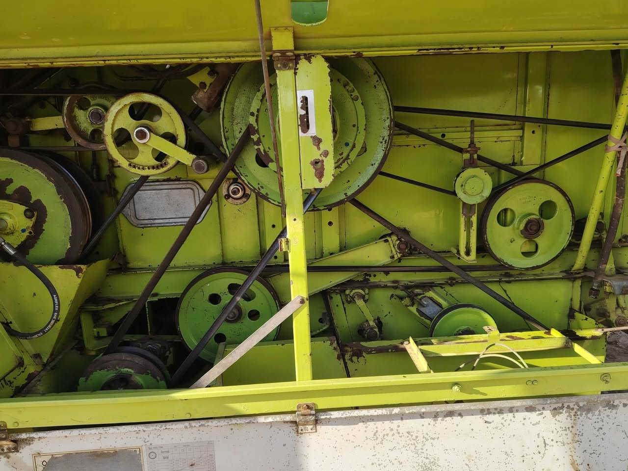 السلام عليكم حاصوده كلاص موديل 90اصل منفيس رقم بابل مكفوله كفاله عامه محرك طرح سوبر مديومه جهازه ***********
