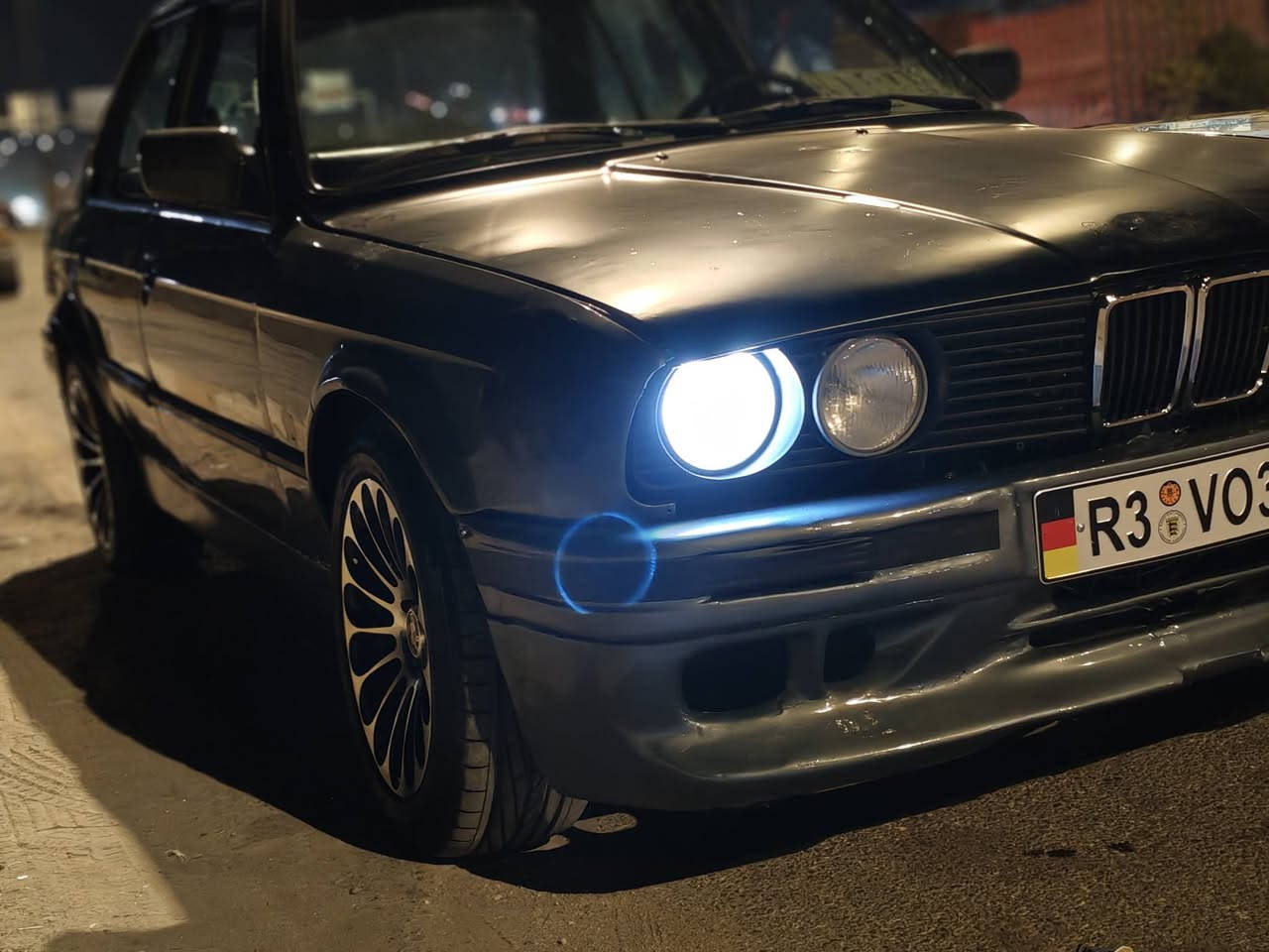 بيع او مراوس
بي ام زعرة 1988
محرك 3000 ياباني VVT (يعني انسى الحماوة) 
تحويرة جديدة كير ومحرك كفالة 
حدادية 90% 
كهربائيات شغالة 
اگزوز رياضي 
رقم كركوك جاهزة للتحويل 
العنوان الناصرية حي الشهداء 
*********** اتصال وواتساب 
السعر 25
