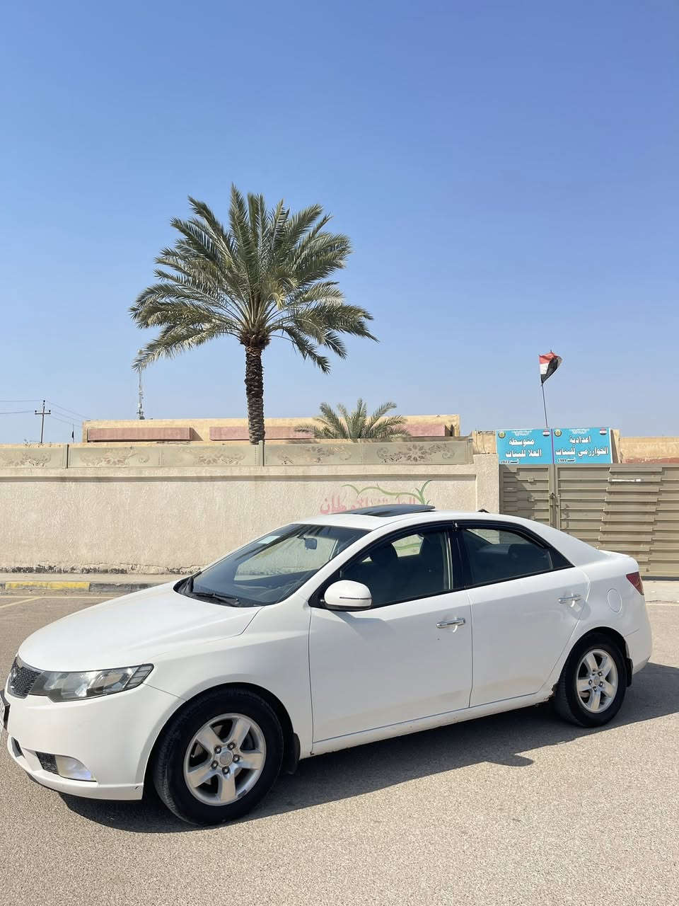 سلام عليكم 
سيراتو 2012 
مواصفات 
فتحه 
تحكم ستيرن 
حساسات  
سياره تخم تاير 
مكينته جديد   
ييه قطع صبغ والسونار موجود 
رقم اربيل 
السعر 93 وبيه مجال 
للتواصل
 
***********
078 13246740
العنوان واسط العزيزيه
