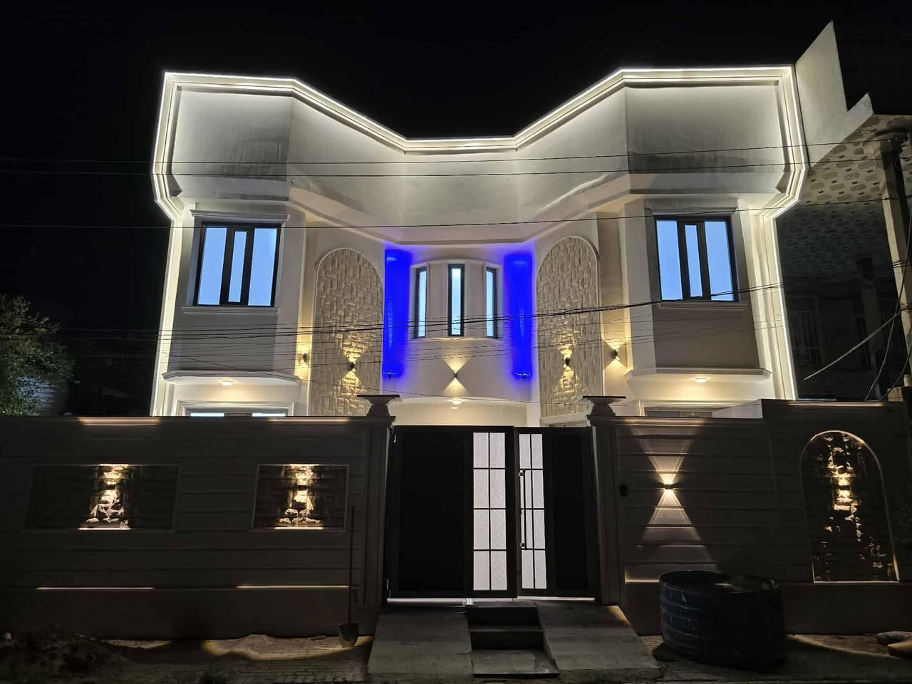 مكتب العداله للعقارات
بيت للبيع 250 متر طابو صرف واحد على واحد فول للأخير من كل النواحي حي الحكم مقابيل المنتزه vlp من صدك سبع غرف نوم منضومة غاز دفن الغرف ماستر حدائق داخليه ارضيه مرمر منظومة حمامات اخر الصيحات حديث جدا صالات كبار شنو الي بالك موجود بي وباقي التفاصيل داخل الفديو  الاتصال على الرقم *********** ابو عماد الظالمي عنوان المكتب في القشلة قرب مطعم ابو احمد او حسن المصور او *********** ابو محمد الظالمي
