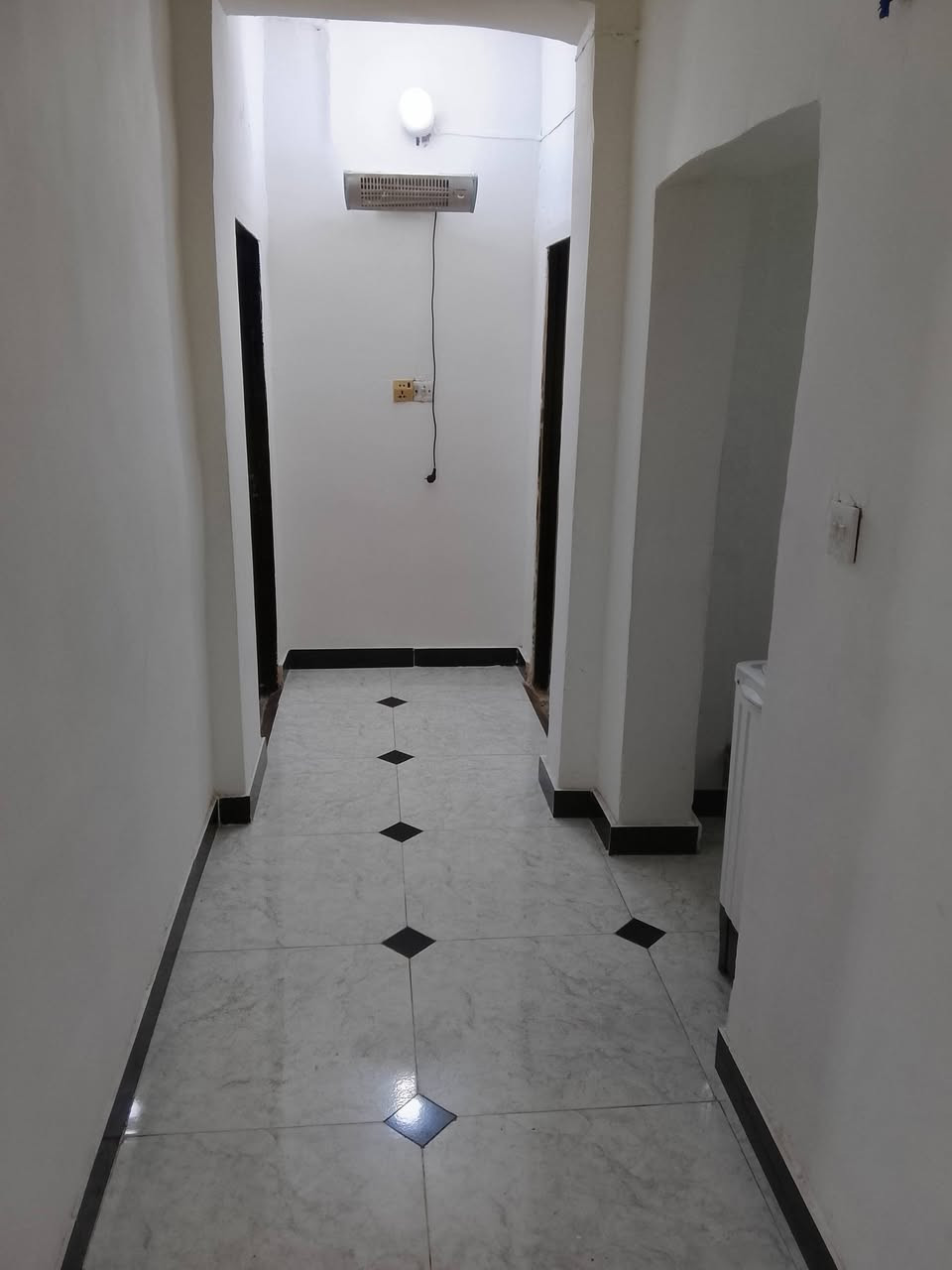 السلام عليكم شقه اللبيع عراقيه نضيفه سعرهه 14 وبيه مجال رقم الهاتف ***********
