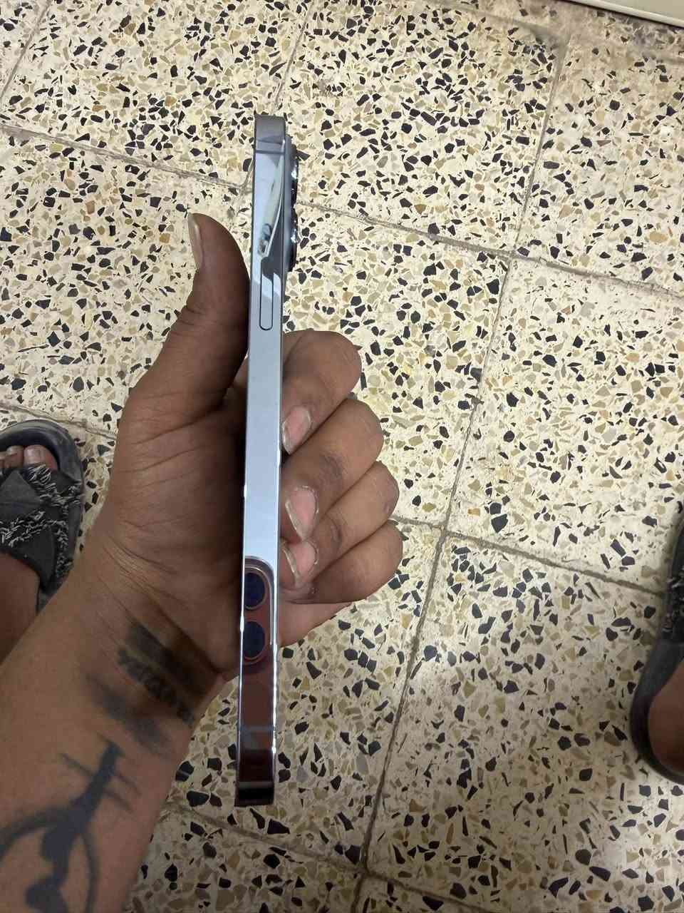 سلام عليكم آيفون 13برو ماكس بطاريه 78 ابلاديه مابدا بي شاشه اصليه اي شرط فيس إيدي شغال كامرات صوت السماعه كله شغال اب شرط جون السوك ب 650 اوً بي مجال حك جيتك ***********وتساب او اتصال مفتوحً
جهاز نضيف اب شكل
