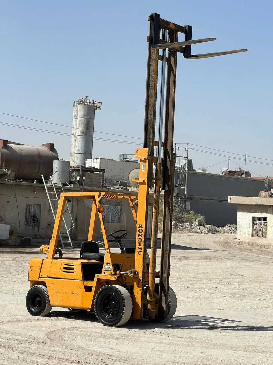 لسلام عليكم
للبيع شوكيه كوماتسو
حركتين جب عالي جاهزه
السعر ٥٥ وبيها مجال المكان نجف

***********
***********
