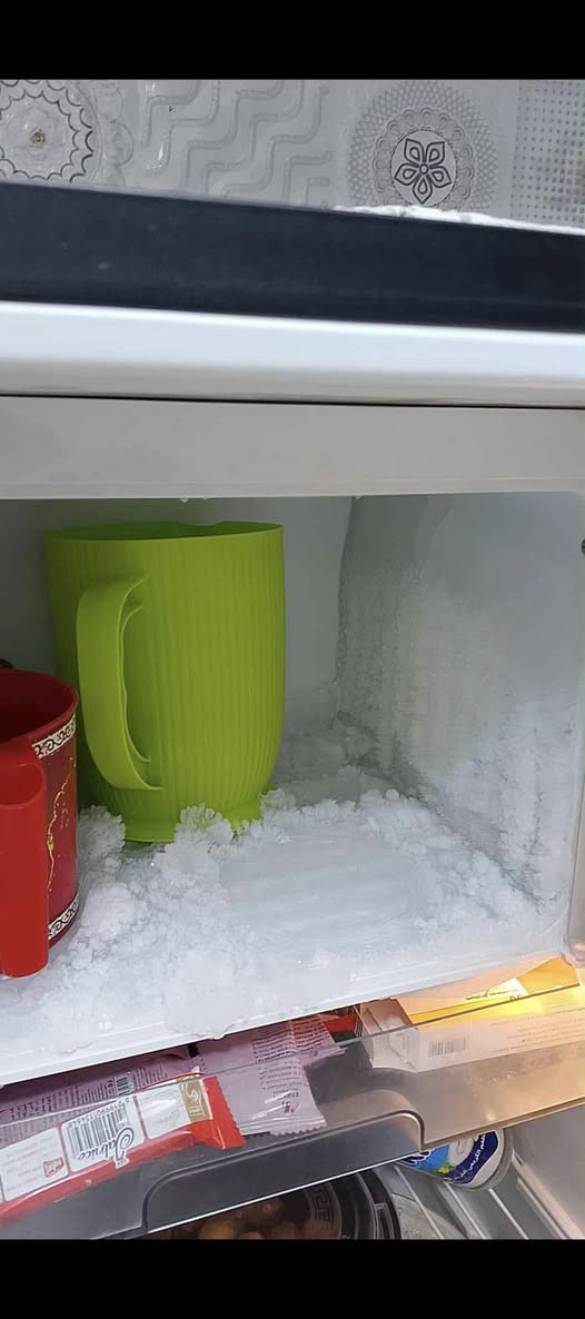 السلام عليكم
ثلاجه للبيع 
تجميدها فول حيل زين قياسها صغير ١٢ قدم 
السعر ١٢٥ وبي مجال قليل 
***********
